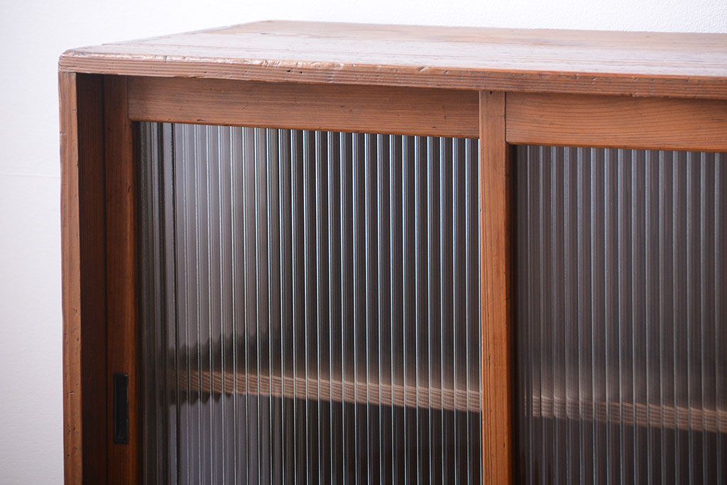 アンティーク家具　和製アンティーク　引き出し5杯付き!モールガラス引き戸の収納棚