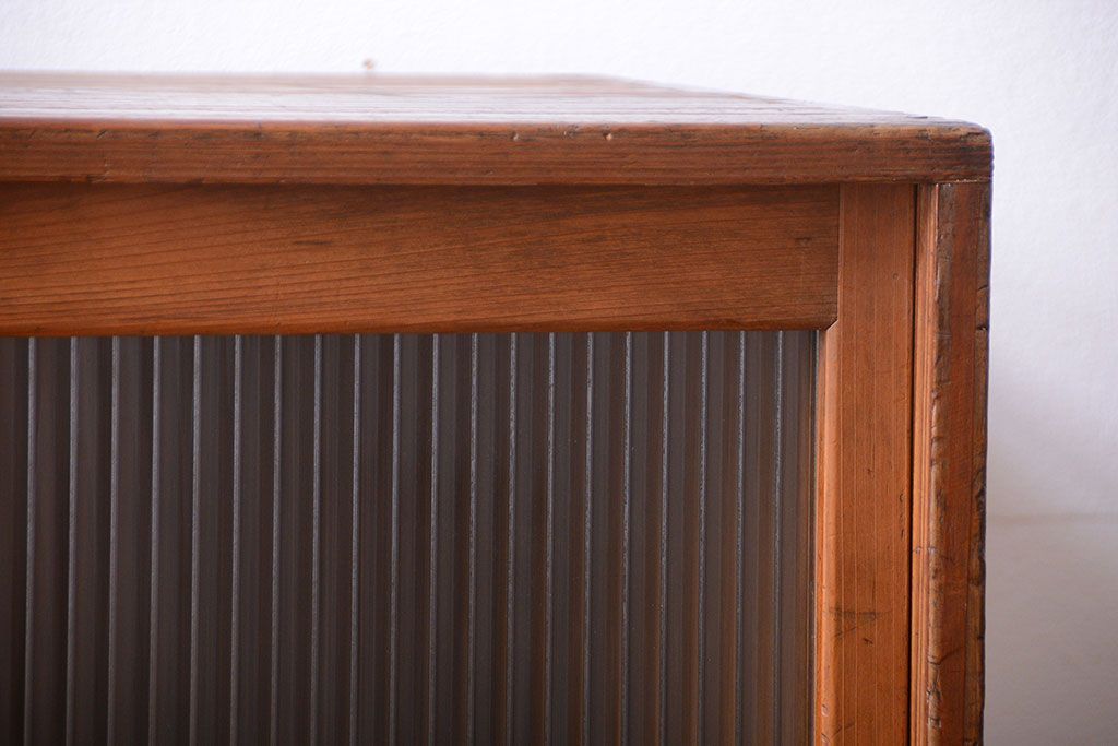 アンティーク家具　和製アンティーク　引き出し5杯付き!モールガラス引き戸の収納棚