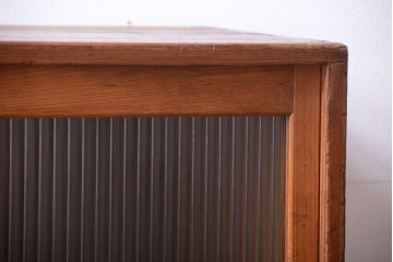 アンティーク家具　和製アンティーク　引き出し5杯付き!モールガラス引き戸の収納棚