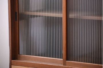 アンティーク家具　和製アンティーク　引き出し5杯付き!モールガラス引き戸の収納棚