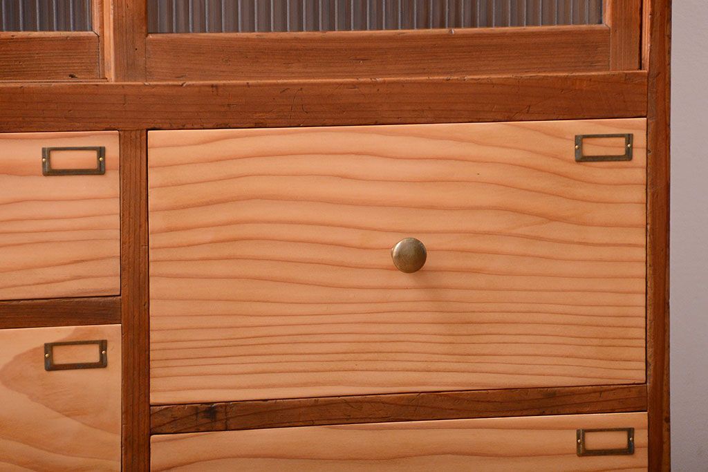 アンティーク家具　和製アンティーク　引き出し5杯付き!モールガラス引き戸の収納棚