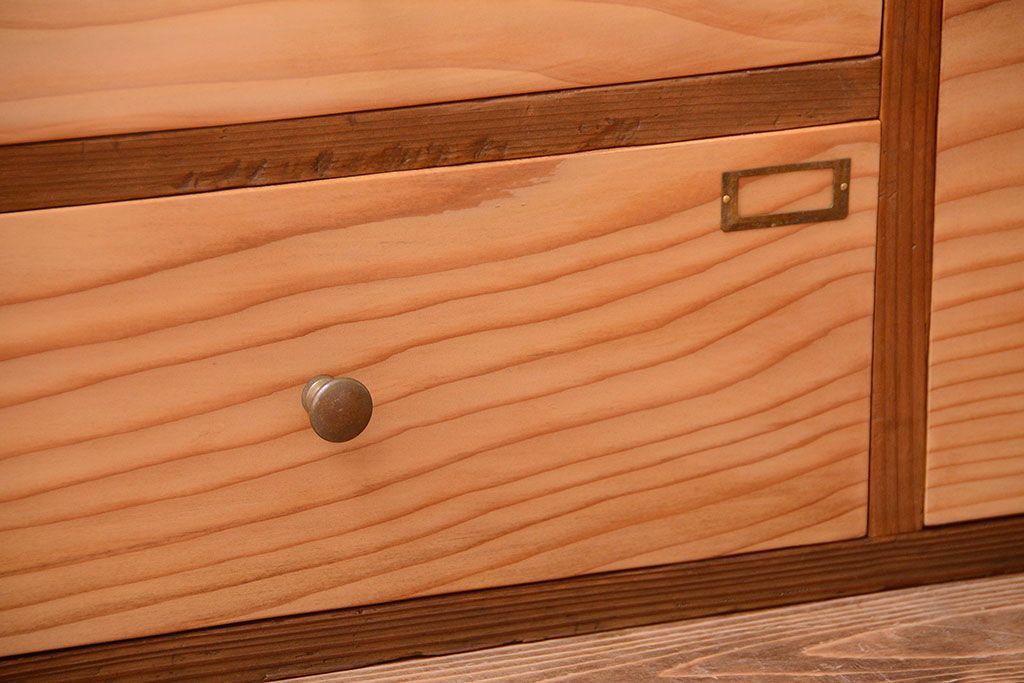 アンティーク家具　和製アンティーク　引き出し5杯付き!モールガラス引き戸の収納棚