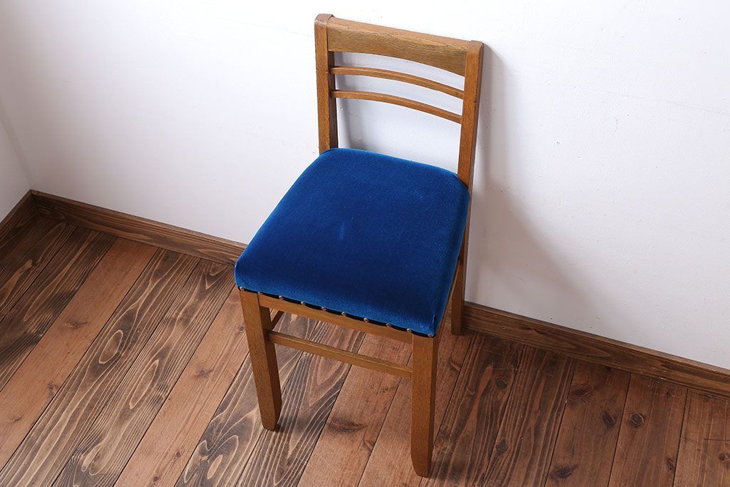 レトロ家具　アンティーク　古いナラ材のレトロでかわいい小さなチェア