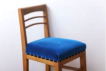 レトロ家具　アンティーク　古いナラ材のレトロでかわいい小さなチェア