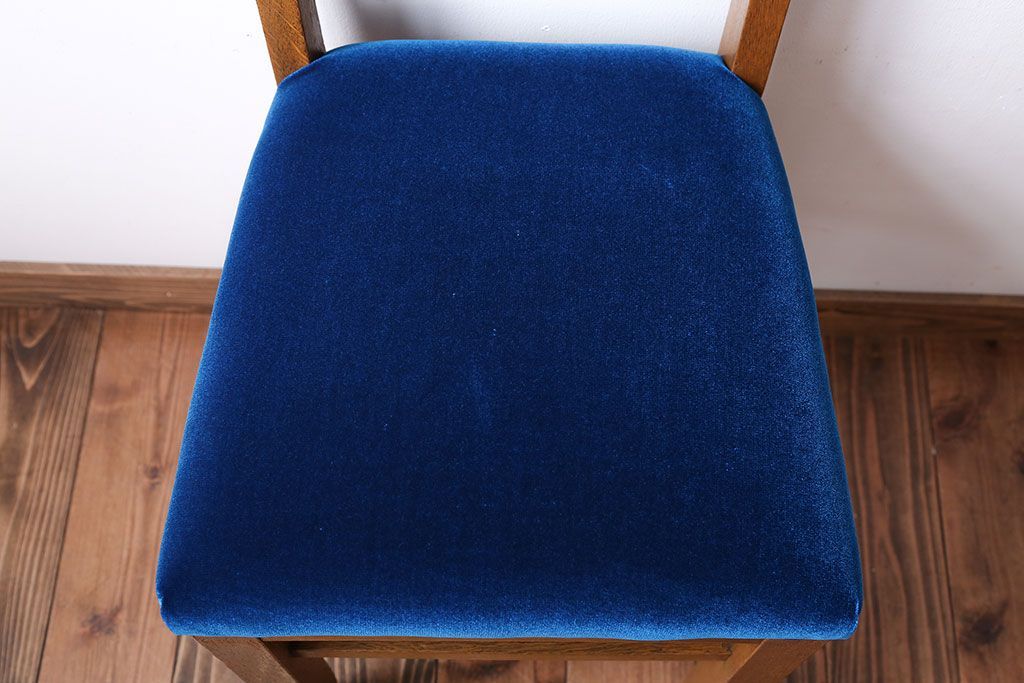 レトロ家具　アンティーク　古いナラ材のレトロでかわいい小さなチェア