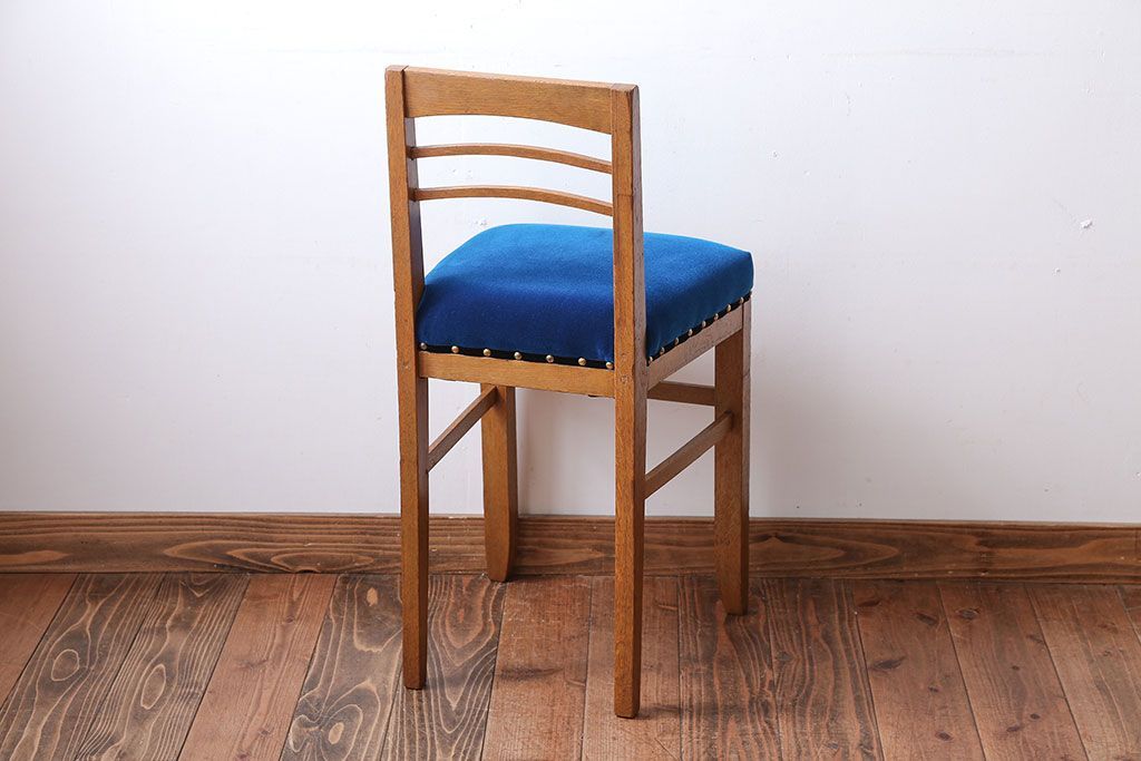 レトロ家具　アンティーク　古いナラ材のレトロでかわいい小さなチェア