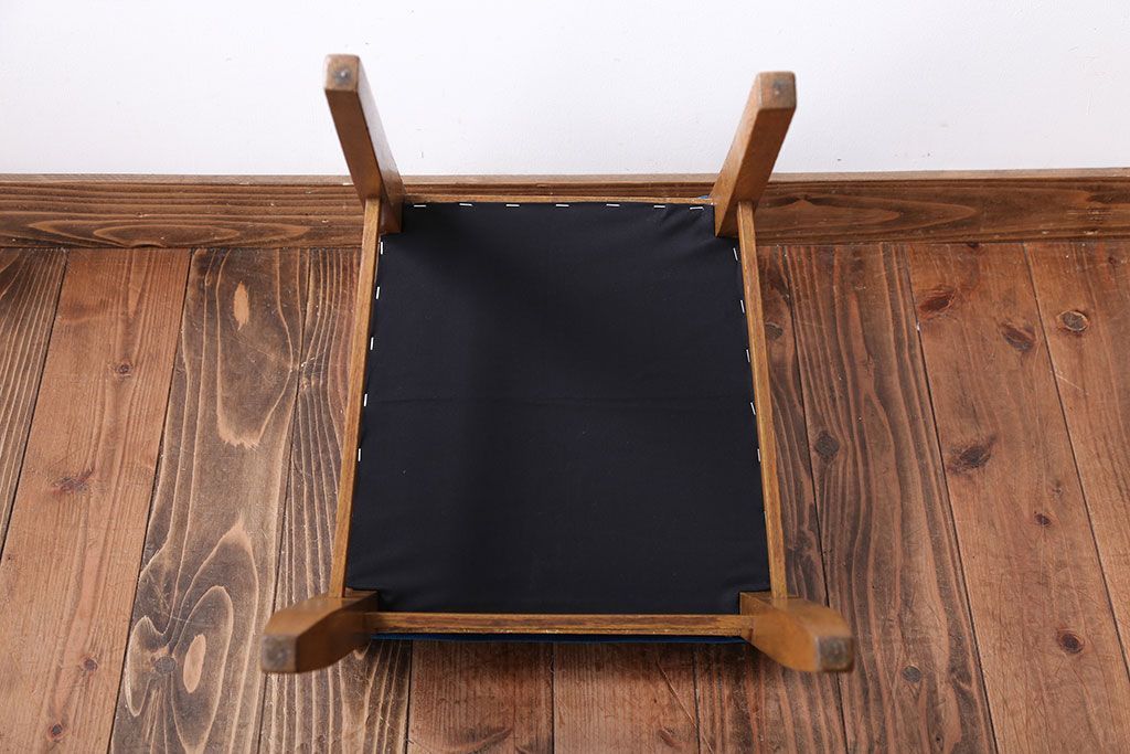 レトロ家具　アンティーク　古いナラ材のレトロでかわいい小さなチェア