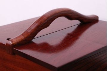 アンティーク雑貨　中古　工芸品　漆塗りが美しい総欅材の取っ手付き小物入れ