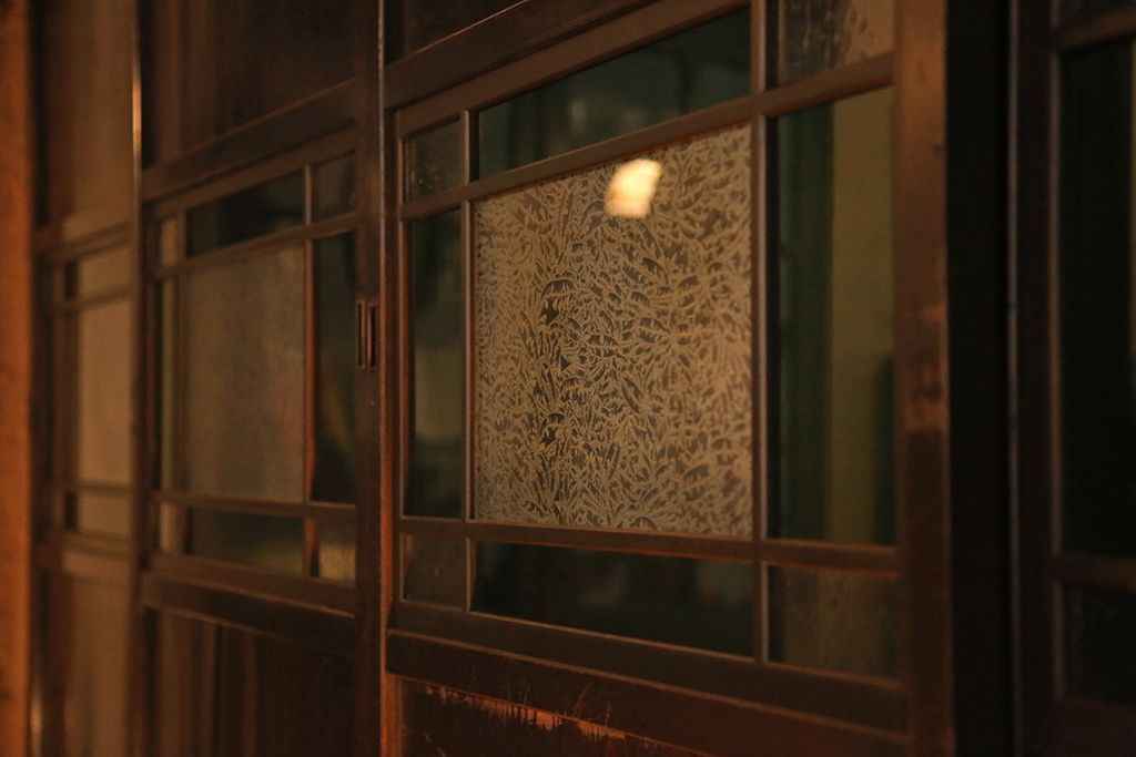 和製アンティーク　モダンな色ガラス入り帯戸2枚セット(1)(ガラス帯戸)