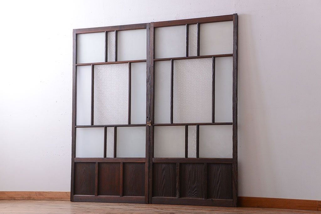 古民具・骨董　古い木が味わい深いガラス戸2枚セット(1)