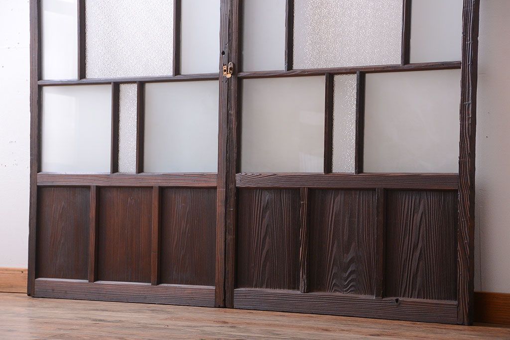 古民具・骨董　古い木が味わい深いガラス戸2枚セット(1)