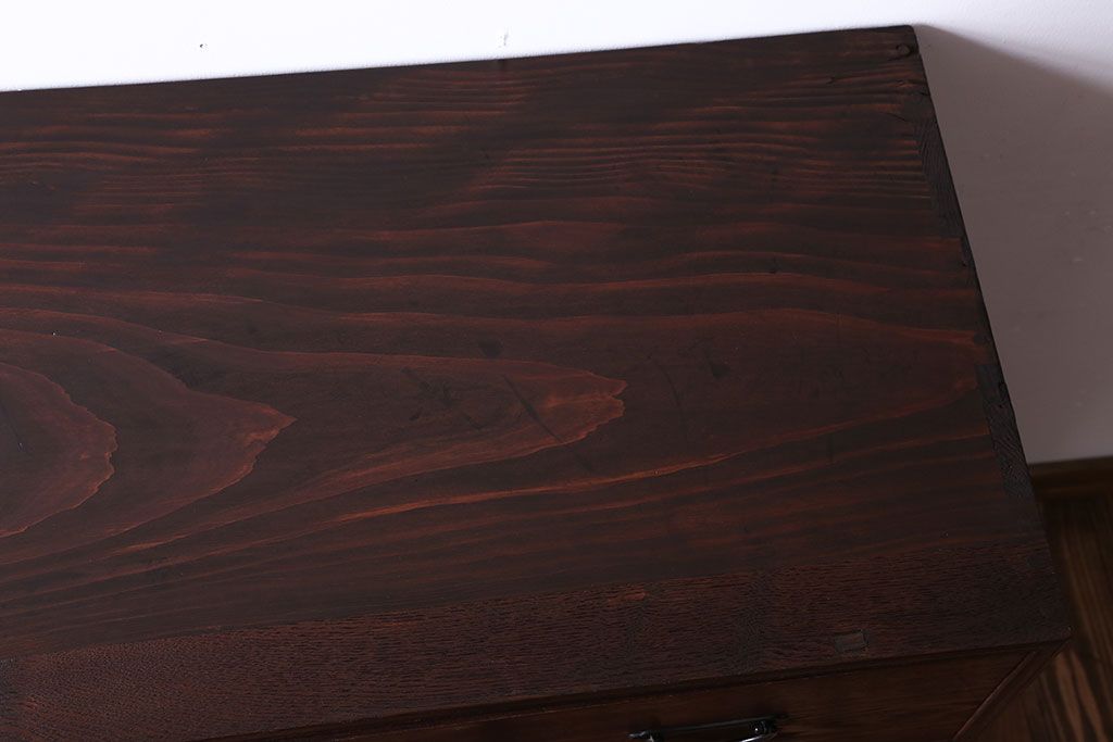 アンティーク家具　シンプルで上品なアンティーク衣装箪笥(チェスト)(2)