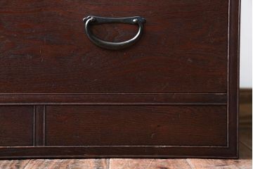 アンティーク家具　シンプルで上品なアンティーク衣装箪笥(チェスト)(2)