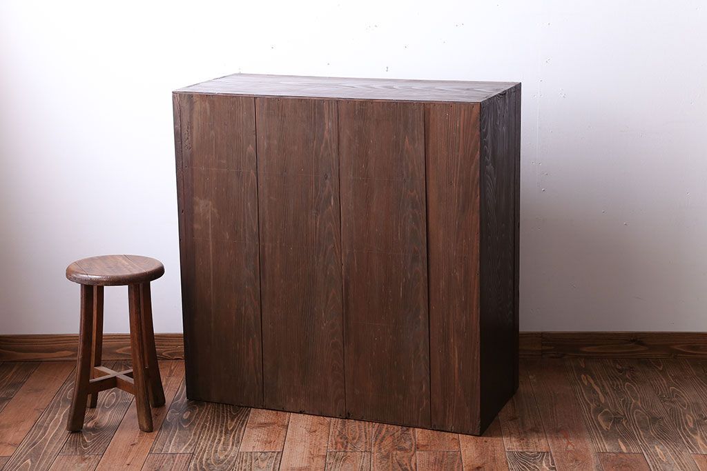 アンティーク家具　シンプルで上品なアンティーク衣装箪笥(チェスト)(2)