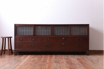 レトロ家具　アンティーク　レトロガラスがかわいいシンプルで上品な脚付きローボード