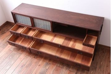 レトロ家具　アンティーク　レトロガラスがかわいいシンプルで上品な脚付きローボード