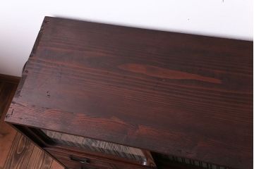 レトロ家具　アンティーク　レトロガラスがかわいいシンプルで上品な脚付きローボード