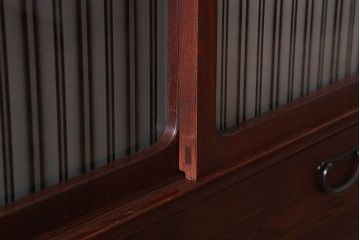 レトロ家具　アンティーク　レトロガラスがかわいいシンプルで上品な脚付きローボード