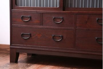 レトロ家具　アンティーク　レトロガラスがかわいいシンプルで上品な脚付きローボード