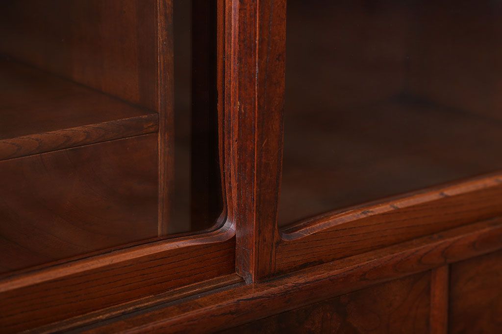 アンティーク家具　古民具・骨董　前面欅材のアンティーク茶箪笥