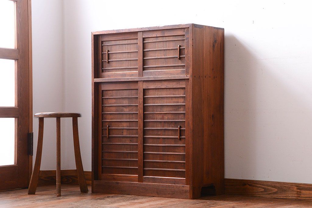 アンティーク家具　和製アンティーク　古い木の引き戸収納棚(下駄箱)