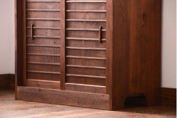 アンティーク家具　和製アンティーク　古い木の引き戸収納棚(下駄箱)