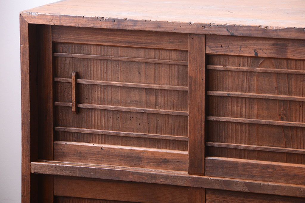 アンティーク家具　和製アンティーク　古い木の引き戸収納棚(下駄箱)