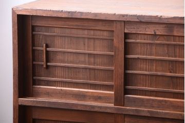 アンティーク家具　和製アンティーク　古い木の引き戸収納棚(下駄箱)