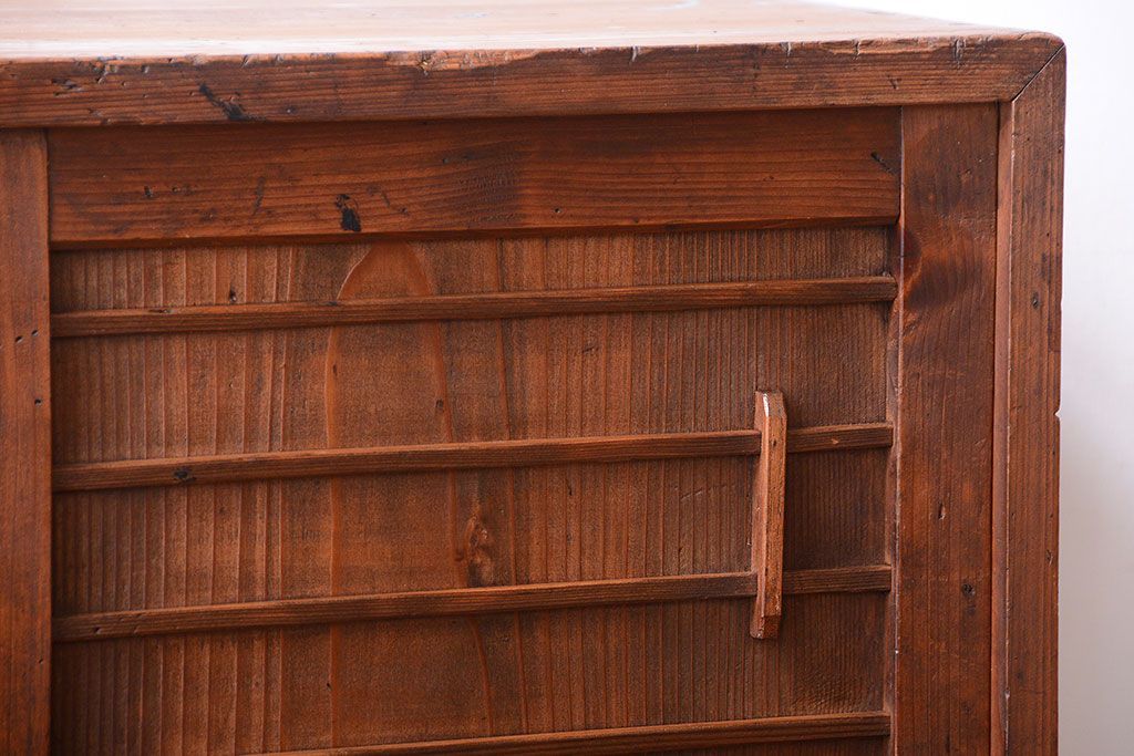 アンティーク家具　和製アンティーク　古い木の引き戸収納棚(下駄箱)