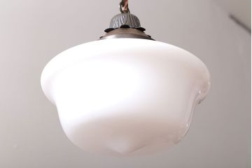 和製アンティーク　おしゃれなブラケットの大きな白いガラス電笠照明