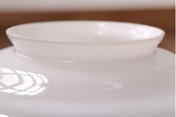 和製アンティーク　おしゃれなブラケットの大きな白いガラス電笠照明