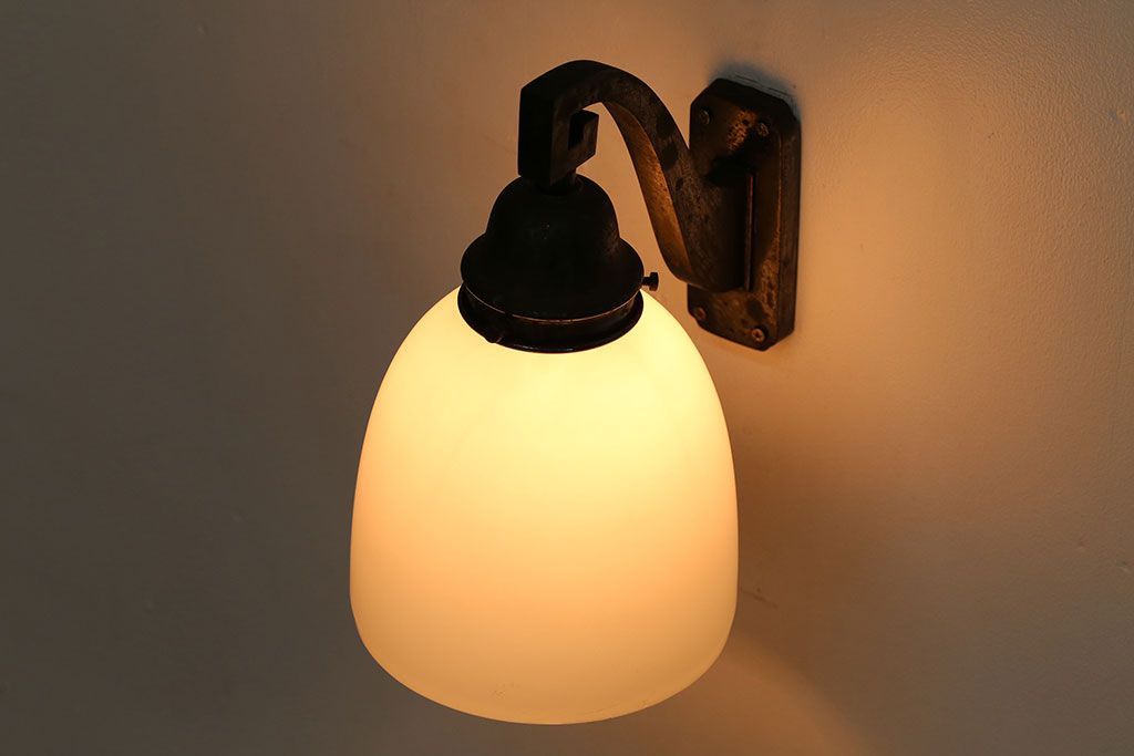 アンティーク　シンプルでおしゃれな古い壁掛け照明