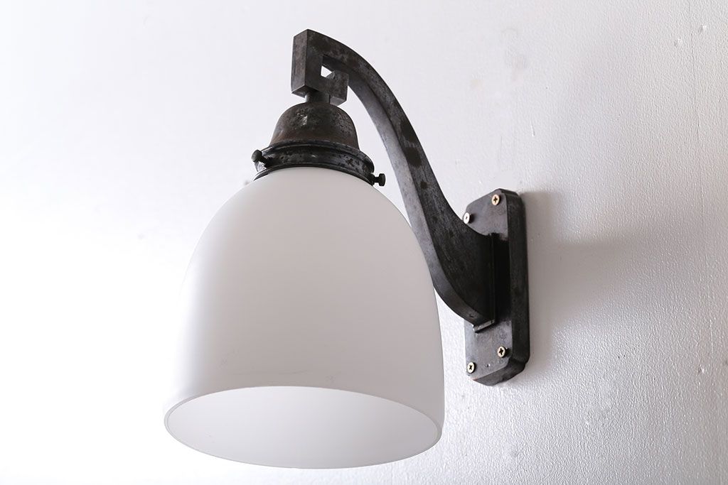 アンティーク　シンプルでおしゃれな古い壁掛け照明