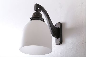 アンティーク　シンプルでおしゃれな古い壁掛け照明