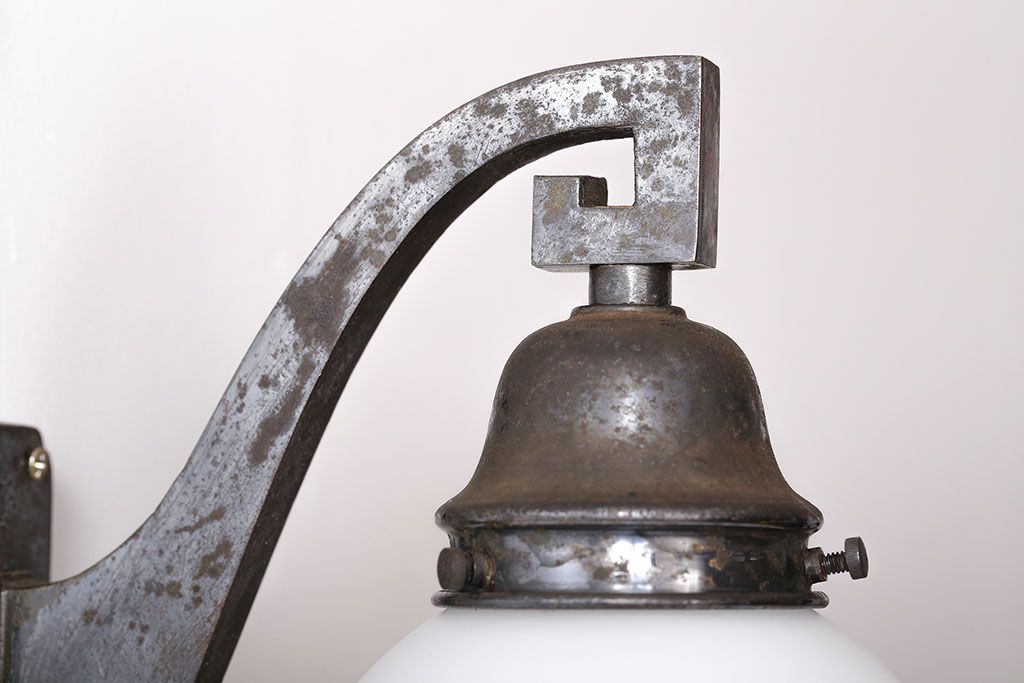 アンティーク　シンプルでおしゃれな古い壁掛け照明