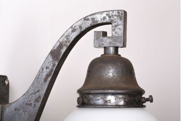 アンティーク　シンプルでおしゃれな古い壁掛け照明