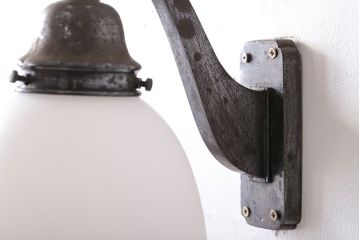 アンティーク　シンプルでおしゃれな古い壁掛け照明