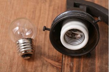 アンティーク　シンプルでおしゃれな古い壁掛け照明