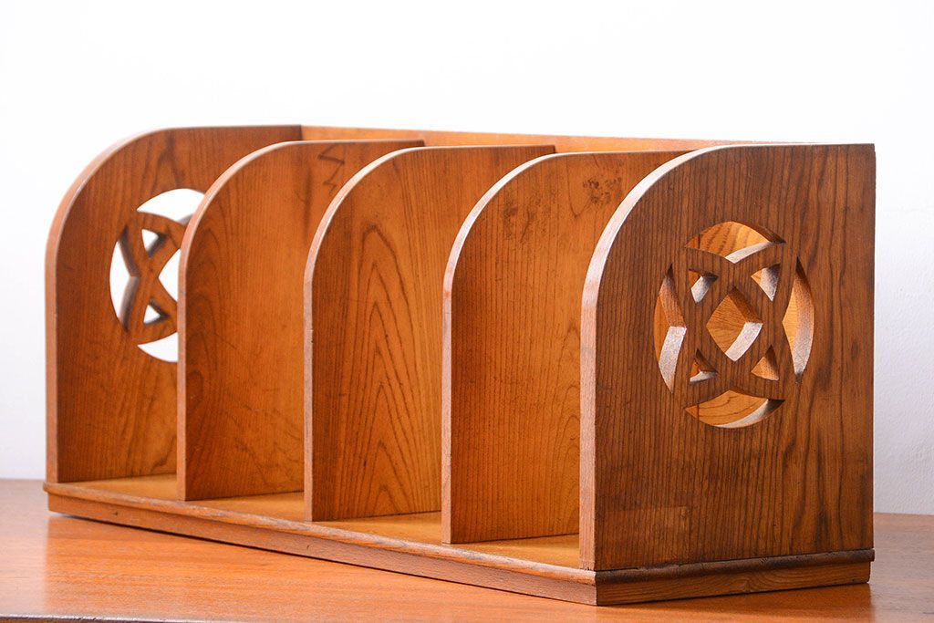 レトロ家具　昭和レトロ　透かし彫りがおしゃれなアンティーク本立て