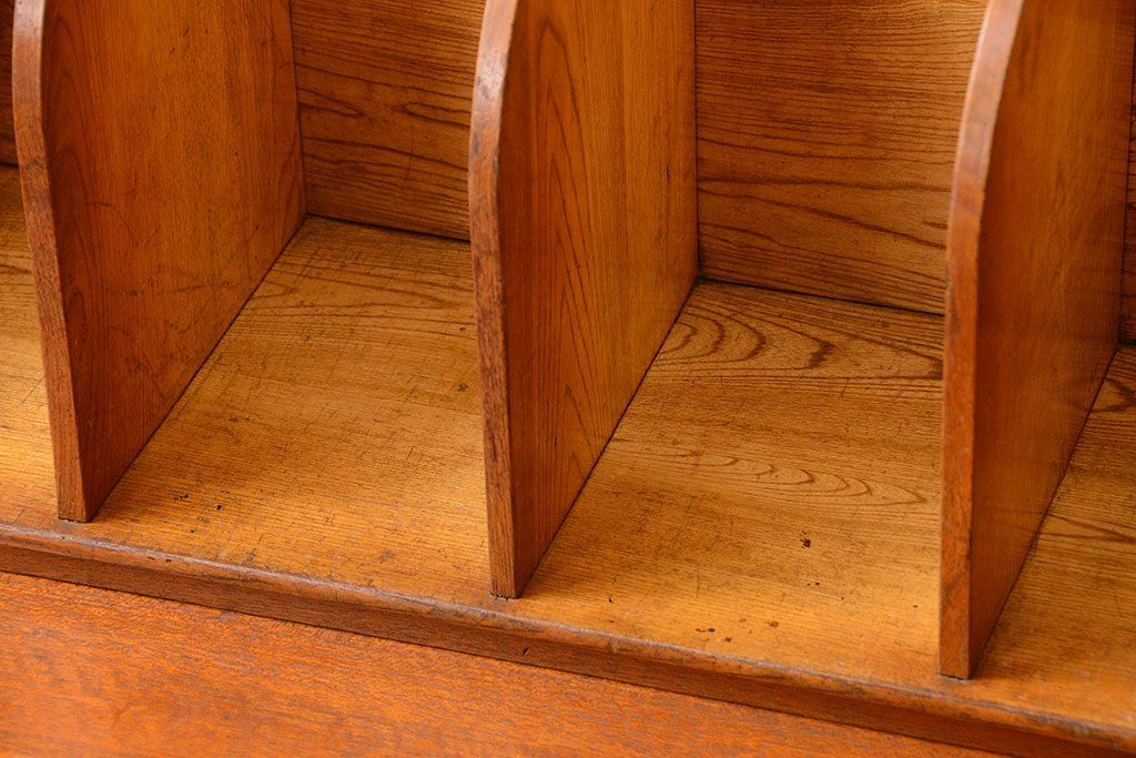 レトロ家具　昭和レトロ　透かし彫りがおしゃれなアンティーク本立て