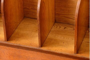 レトロ家具　昭和レトロ　透かし彫りがおしゃれなアンティーク本立て