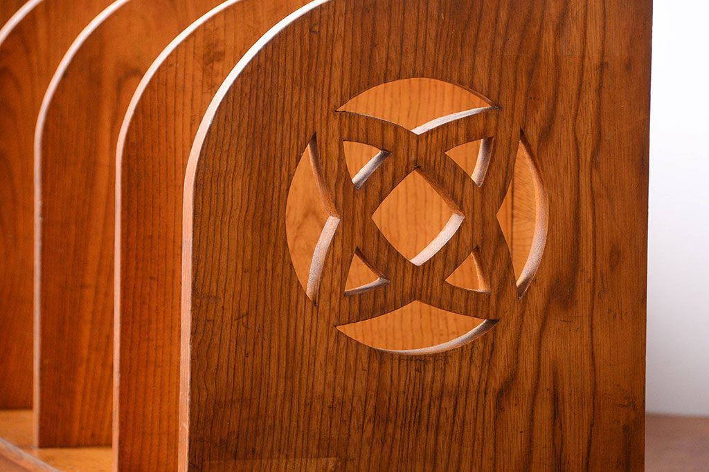 レトロ家具　昭和レトロ　透かし彫りがおしゃれなアンティーク本立て