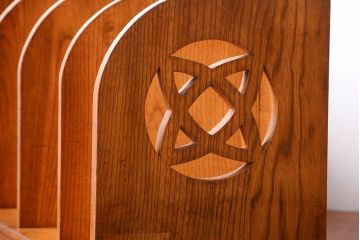 レトロ家具　昭和レトロ　透かし彫りがおしゃれなアンティーク本立て