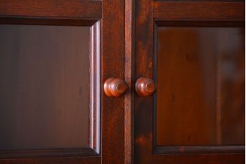 中古　民芸家具　モダンなデザインの大きな食器棚(定価約89万円)