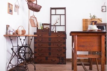 アンティーク家具　和製アンティーク　桐材!金具がシンプルな珍しい時代箪笥(桐箪笥、桐たんす)