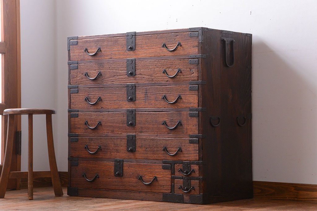 アンティーク家具　和製アンティーク　桐材!金具がシンプルな珍しい時代箪笥(桐箪笥、桐たんす)