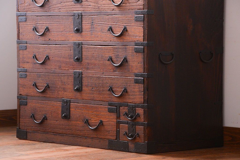アンティーク家具　和製アンティーク　桐材!金具がシンプルな珍しい時代箪笥(桐箪笥、桐たんす)