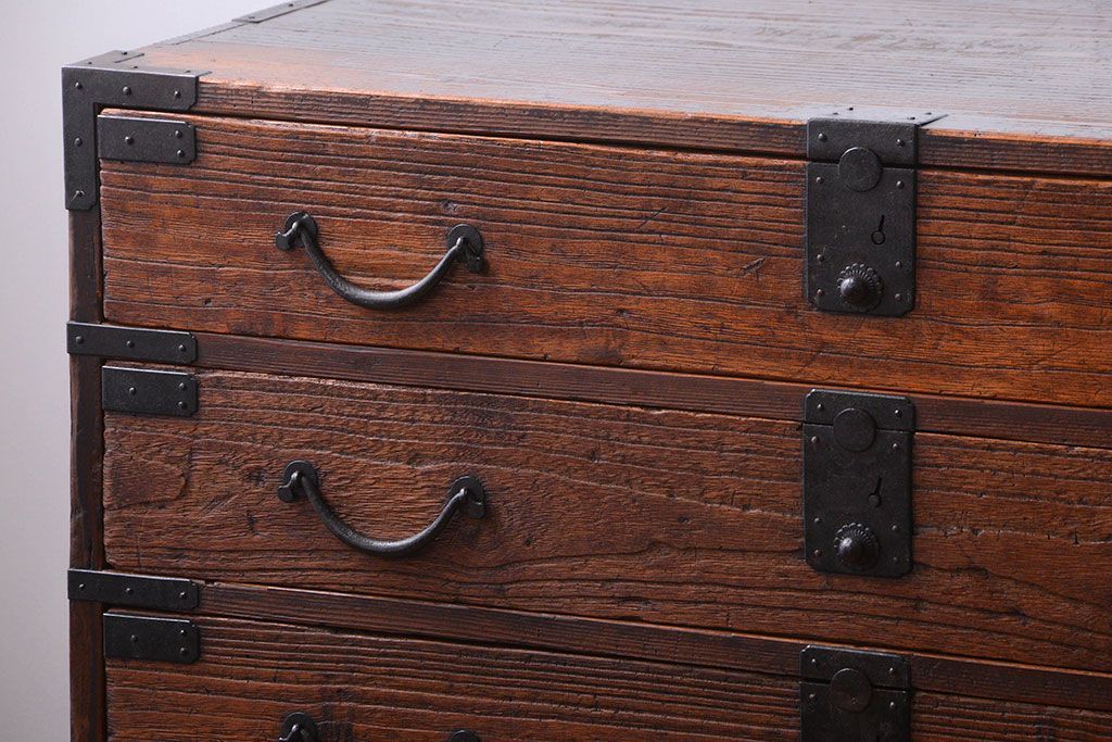 アンティーク家具　和製アンティーク　桐材!金具がシンプルな珍しい時代箪笥(桐箪笥、桐たんす)