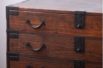 アンティーク家具　和製アンティーク　桐材!金具がシンプルな珍しい時代箪笥(桐箪笥、桐たんす)