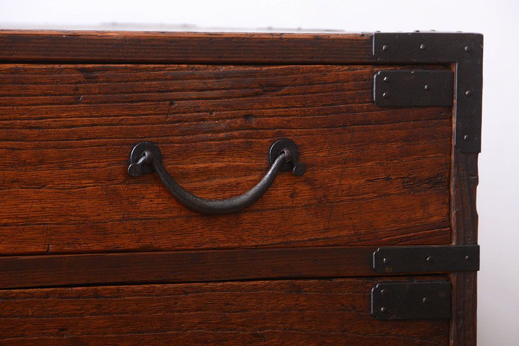 アンティーク家具　和製アンティーク　桐材!金具がシンプルな珍しい時代箪笥(桐箪笥、桐たんす)